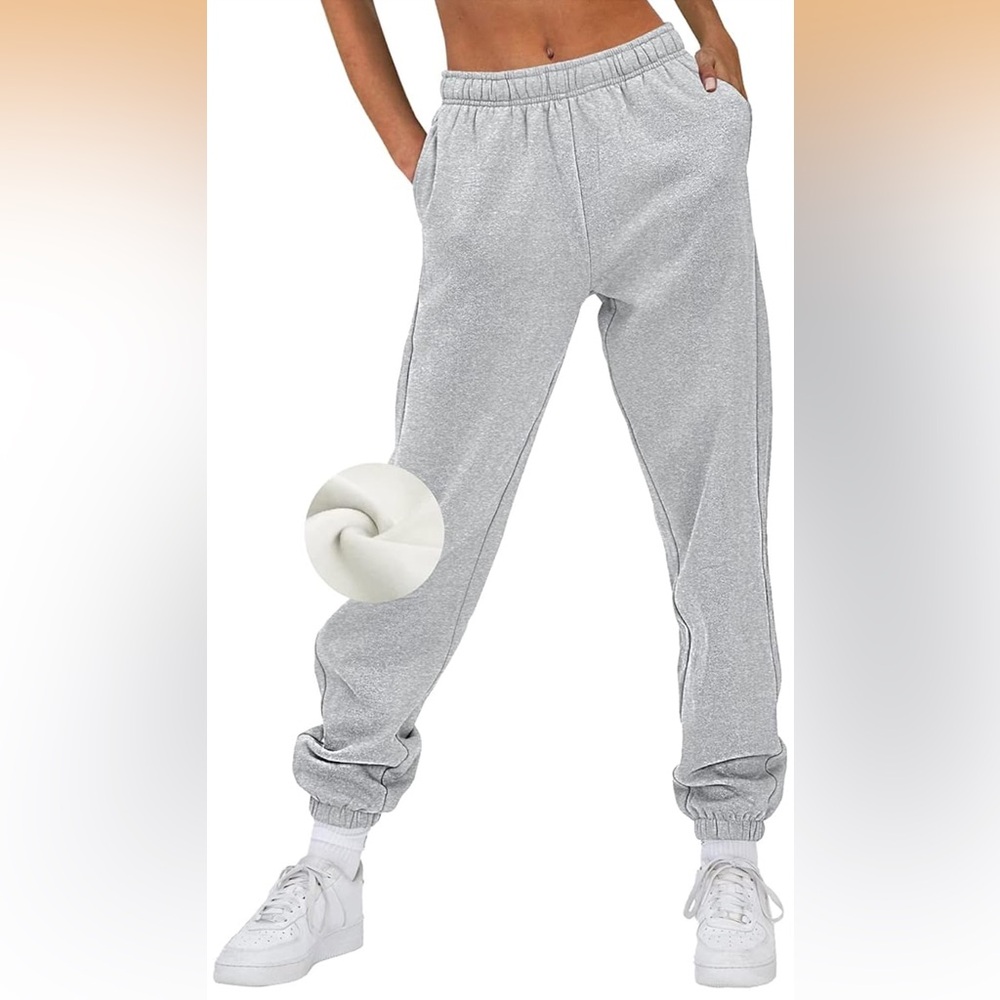 Warm sweatpants with pockets